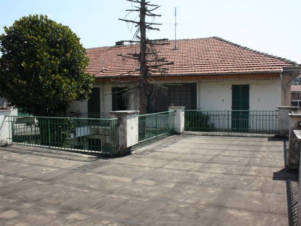 intera palazzina in vendita a Nichelino in zona Crociera