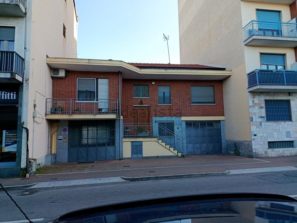 casa indipendente in vendita a Nichelino