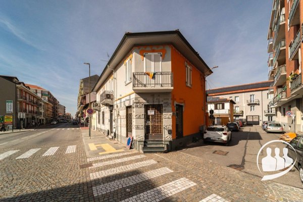 locale commerciale in vendita a Nichelino in zona Crociera