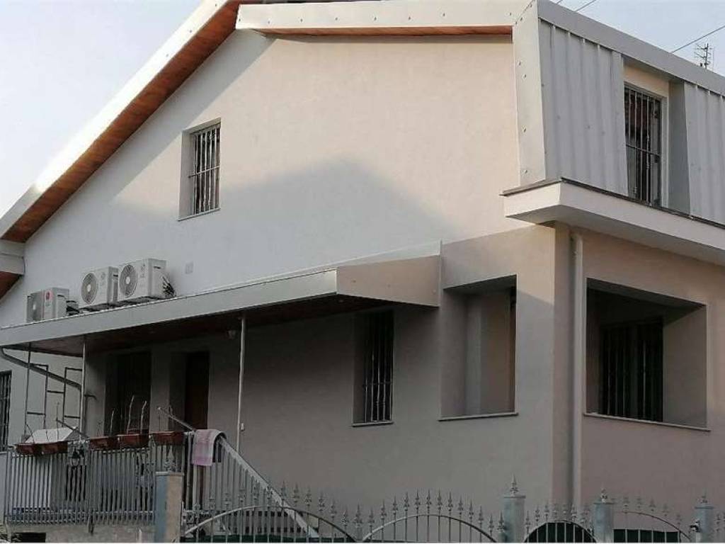 casa indipendente in vendita a Nichelino in zona Crociera