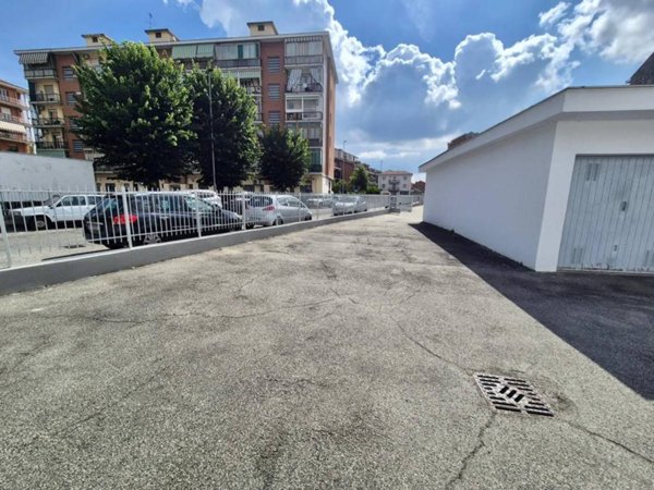 box auto in vendita a Nichelino in zona Crociera