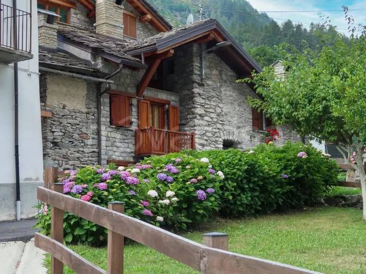 casa indipendente in vendita a Noasca