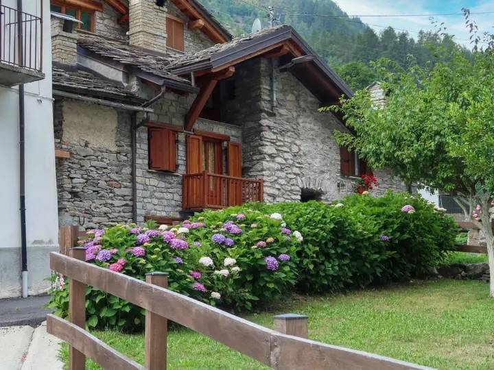 casa indipendente in vendita a Noasca