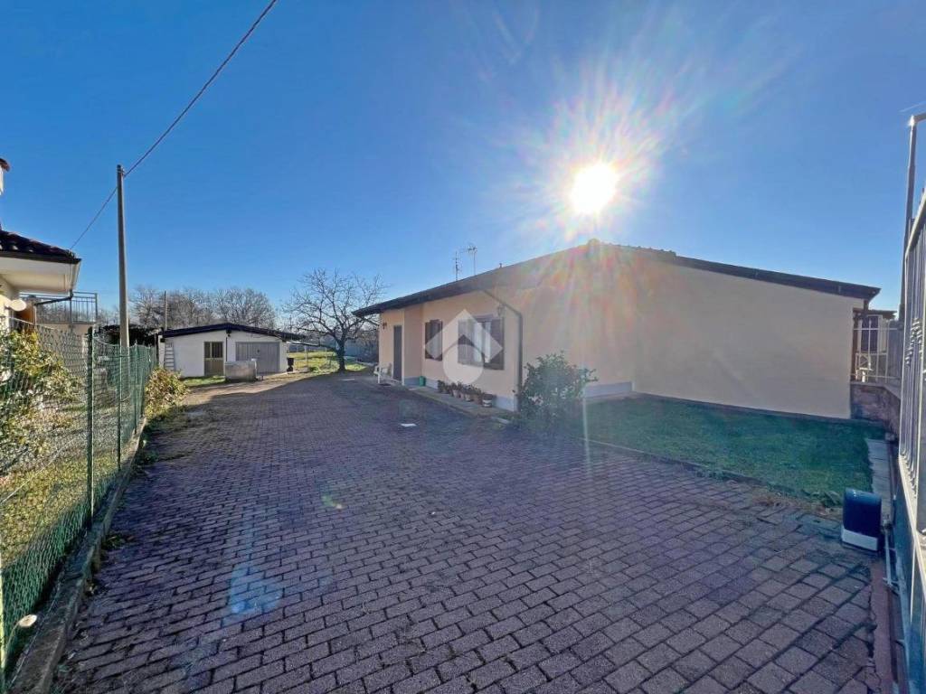 casa indipendente in vendita a Nole