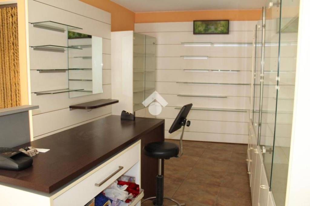 negozio in vendita a Nole