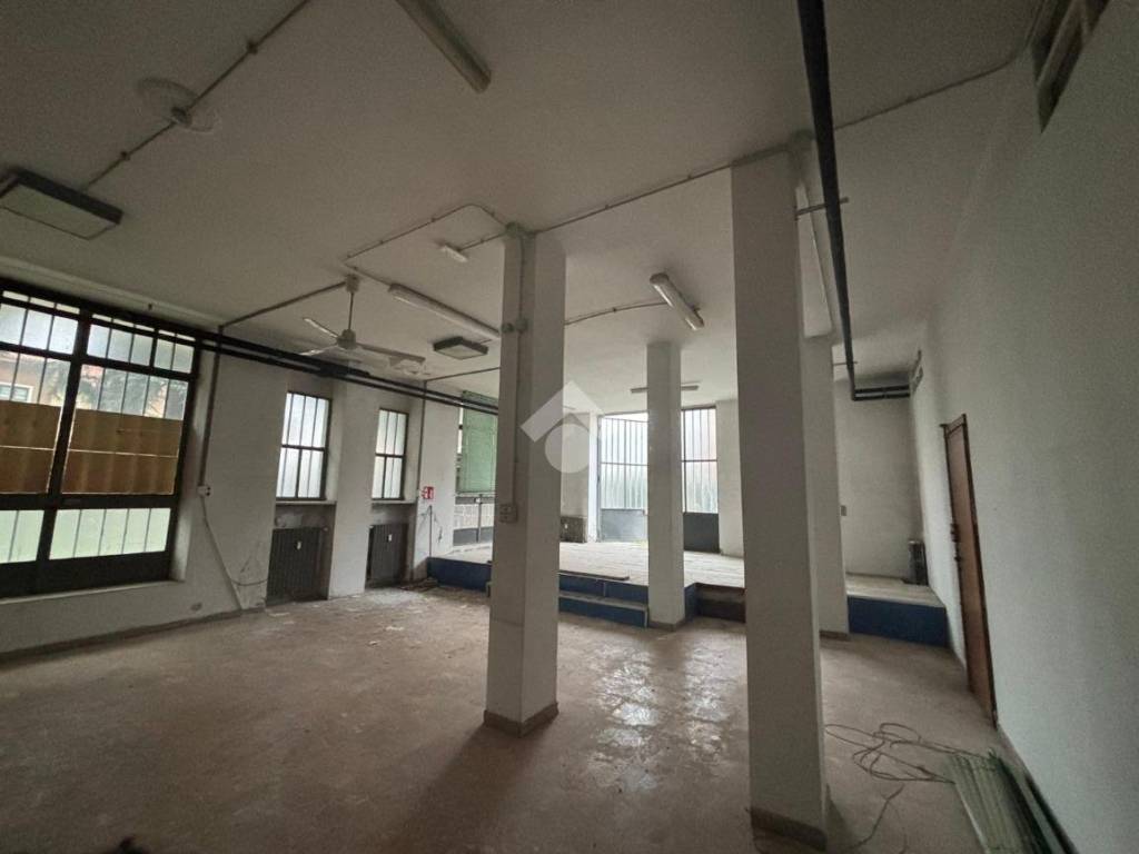 locale commerciale in vendita a Nole