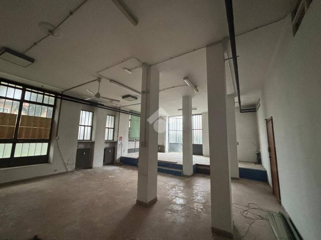 locale commerciale in vendita a Nole