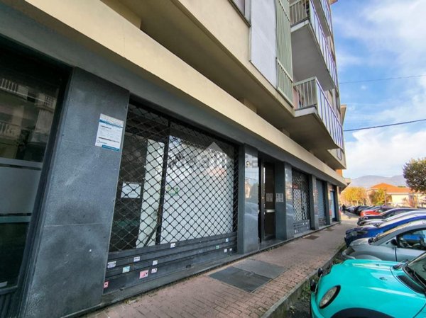 locale commerciale in vendita a Nole