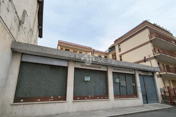 locale commerciale in vendita a Nole