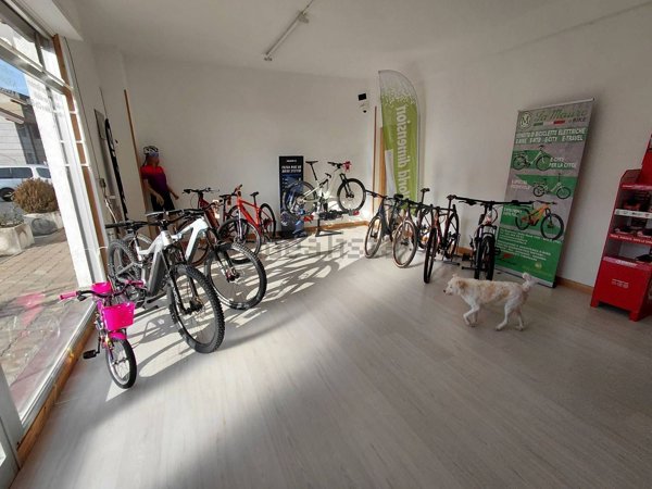 locale commerciale in vendita a Nole