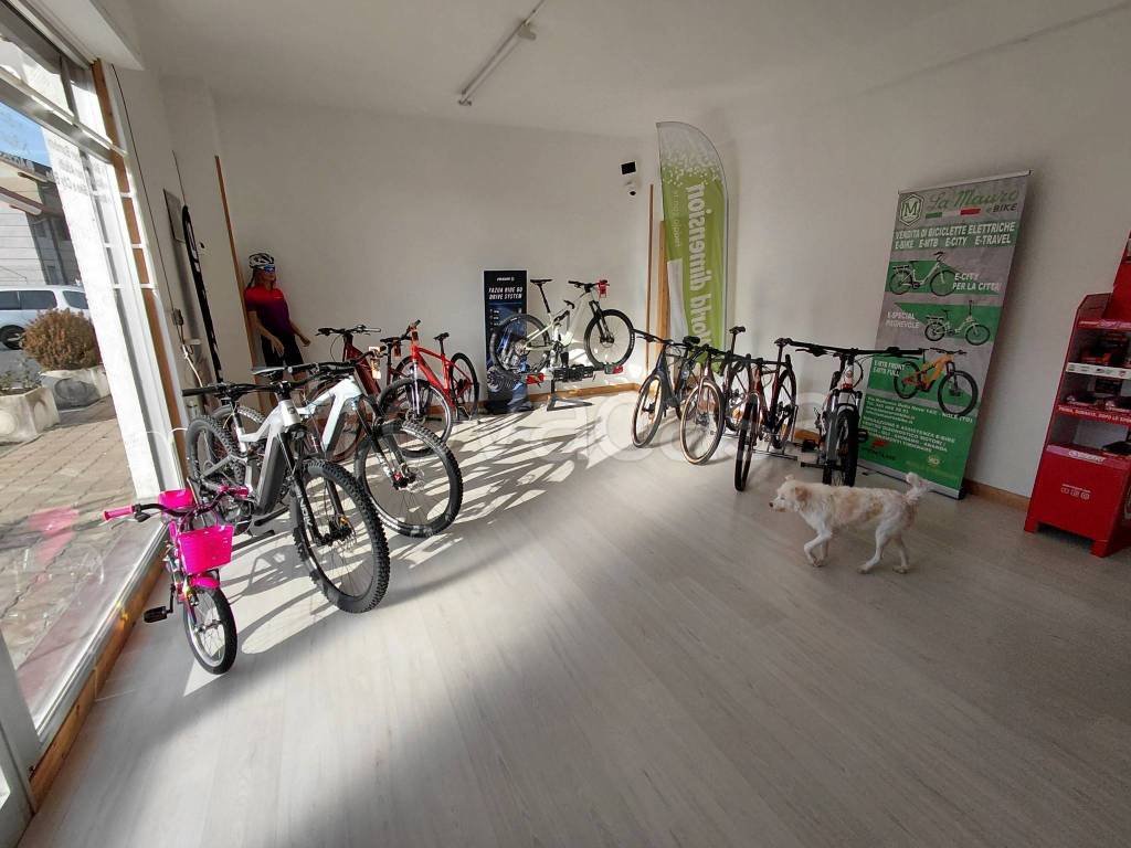 locale commerciale in vendita a Nole