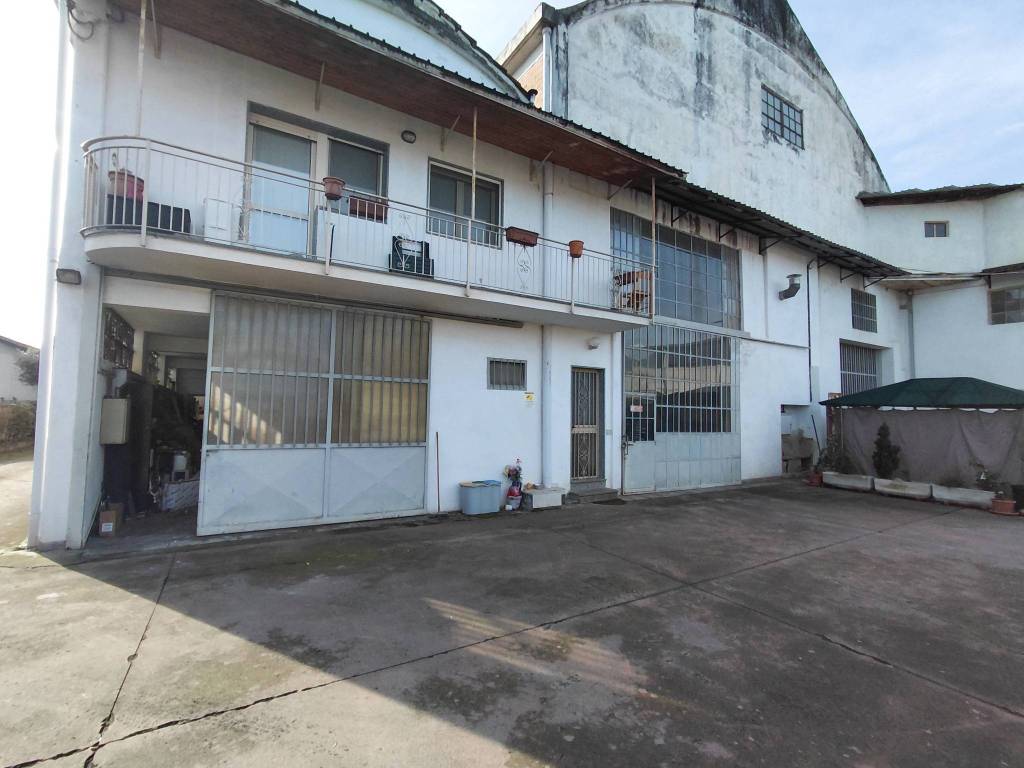 locale commerciale in vendita a Nole
