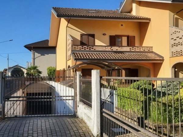 casa indipendente in vendita a Nole