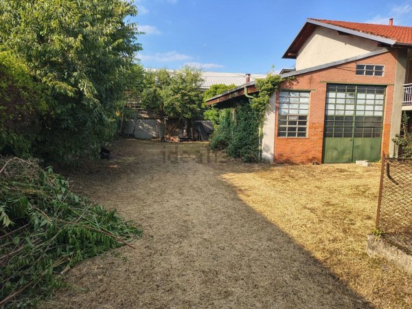 locale commerciale in vendita a Nole