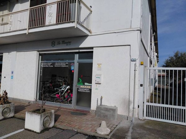 locale commerciale in vendita a Nole