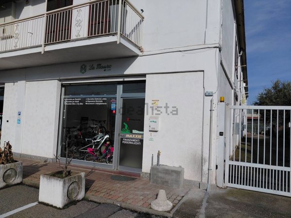 locale commerciale in vendita a Nole