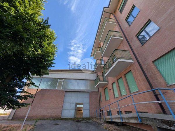 locale commerciale in vendita a None