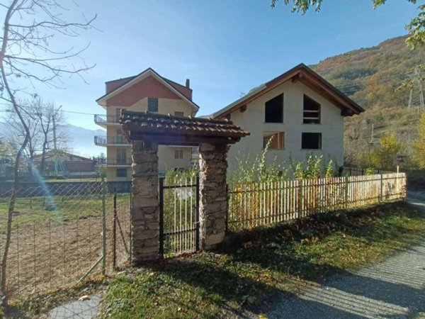 casa indipendente in vendita a Novalesa