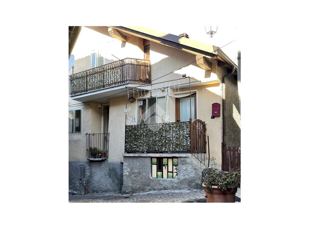 casa semindipendente in vendita a Novalesa