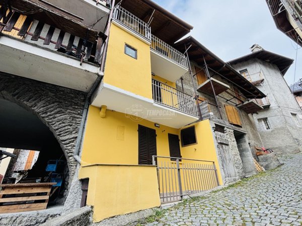 casa indipendente in vendita a Novalesa