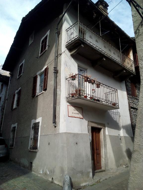 casa indipendente in vendita a Novalesa