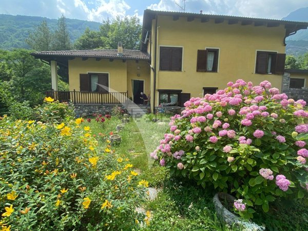 casa indipendente in vendita a Novalesa