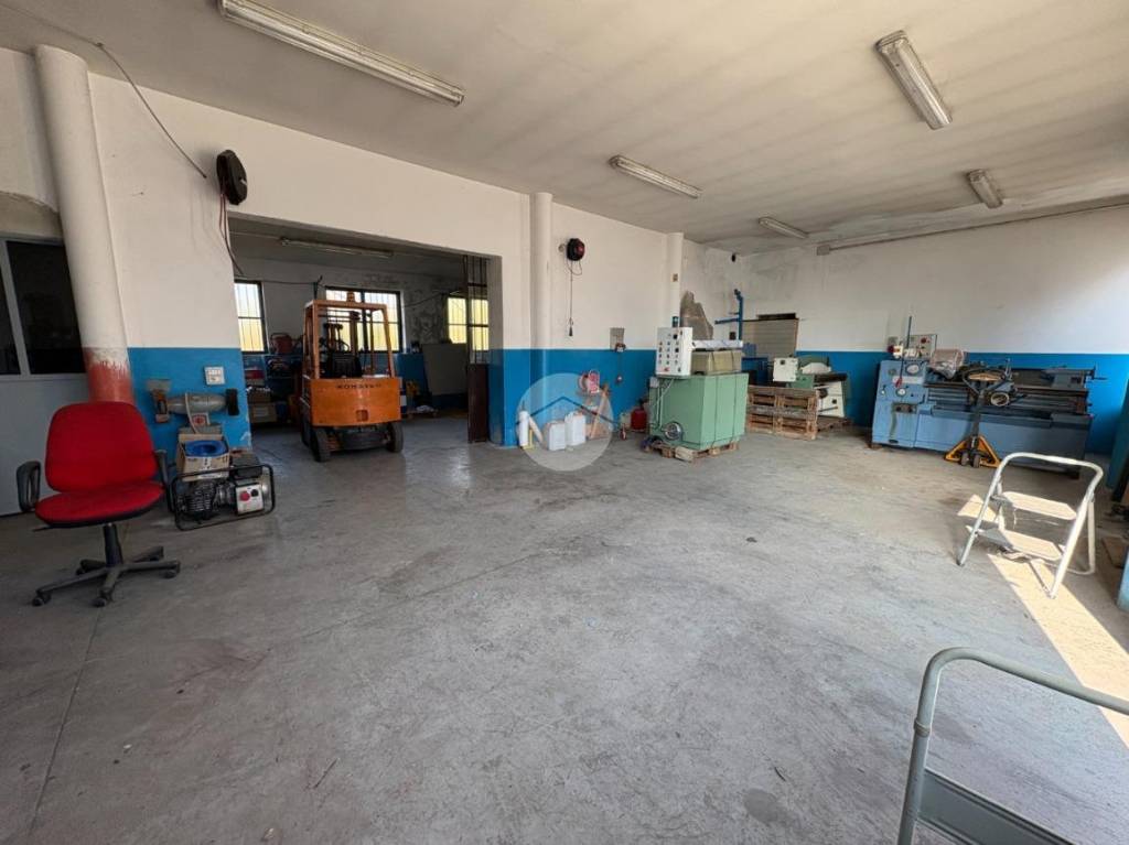 locale commerciale in vendita ad Oglianico