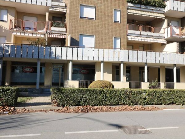 locale commerciale in vendita ad Orbassano