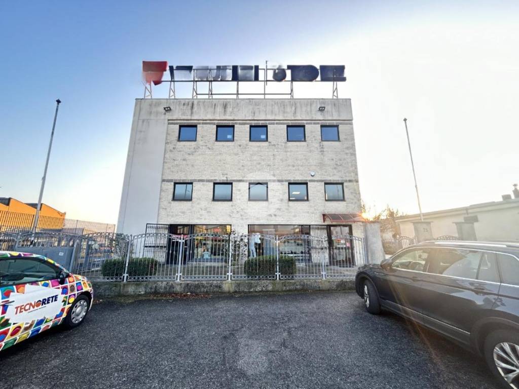 locale commerciale in affitto ad Orbassano