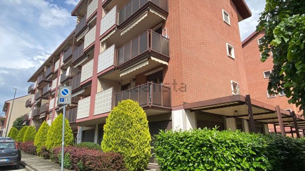 locale commerciale in vendita ad Orbassano