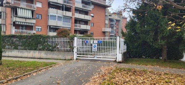 locale commerciale in vendita ad Orbassano