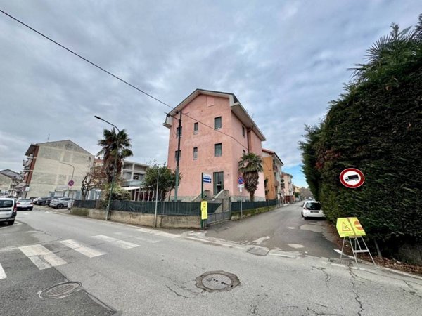 intera palazzina in vendita ad Orbassano