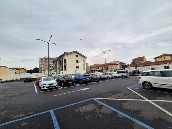 negozio in vendita ad Orbassano