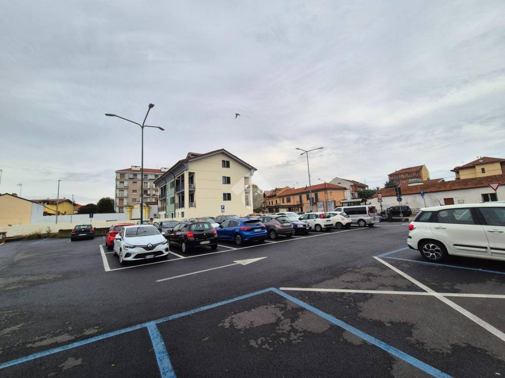 negozio in vendita ad Orbassano