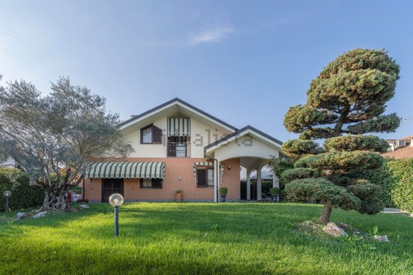 casa indipendente in vendita ad Orbassano