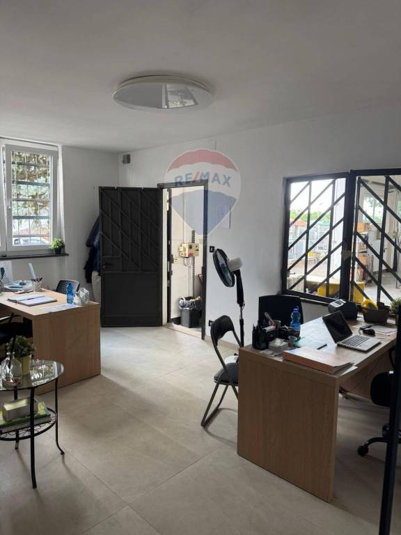 locale commerciale in vendita ad Orbassano