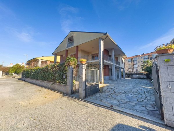 casa indipendente in vendita ad Orbassano