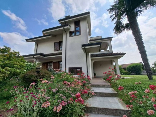 casa indipendente in vendita ad Orbassano