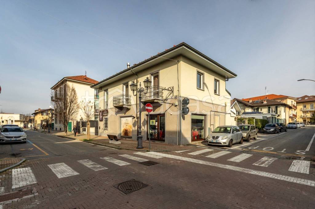 negozio in vendita ad Orbassano