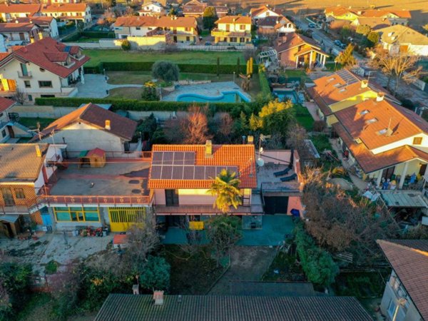casa indipendente in vendita ad Orbassano in zona Tetti Valfrè
