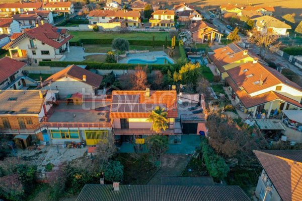 casa indipendente in vendita ad Orbassano in zona Tetti Valfrè