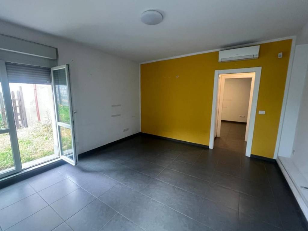 negozio in vendita ad Orbassano