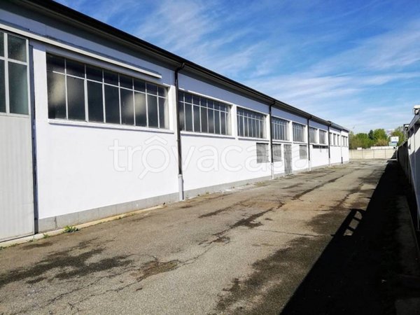 locale commerciale in vendita ad Orbassano