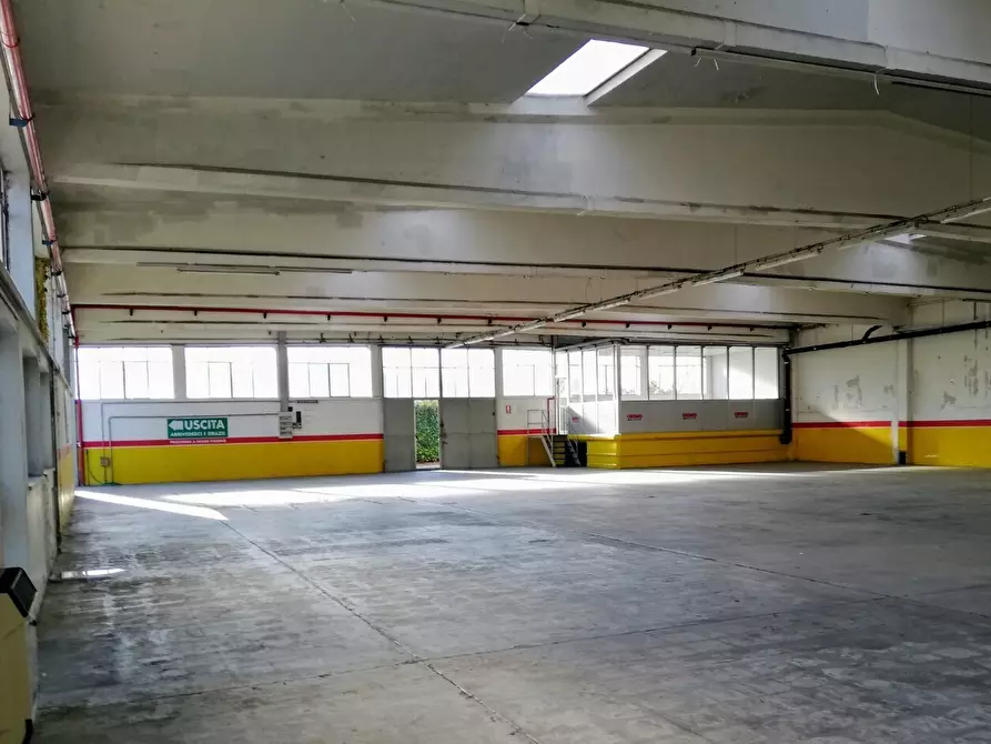 capannone in vendita ad Orbassano