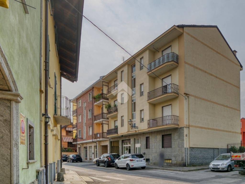 intera palazzina in vendita ad Orbassano