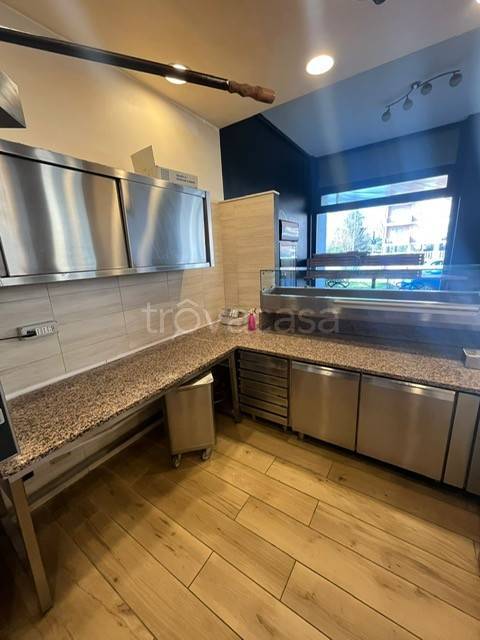 negozio in vendita ad Orbassano