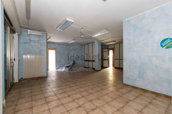 locale commerciale in vendita ad Orbassano