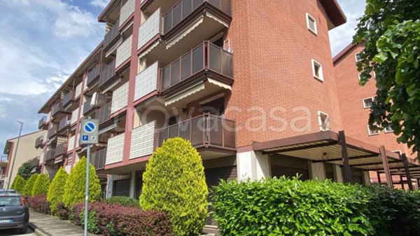 negozio in vendita ad Orbassano