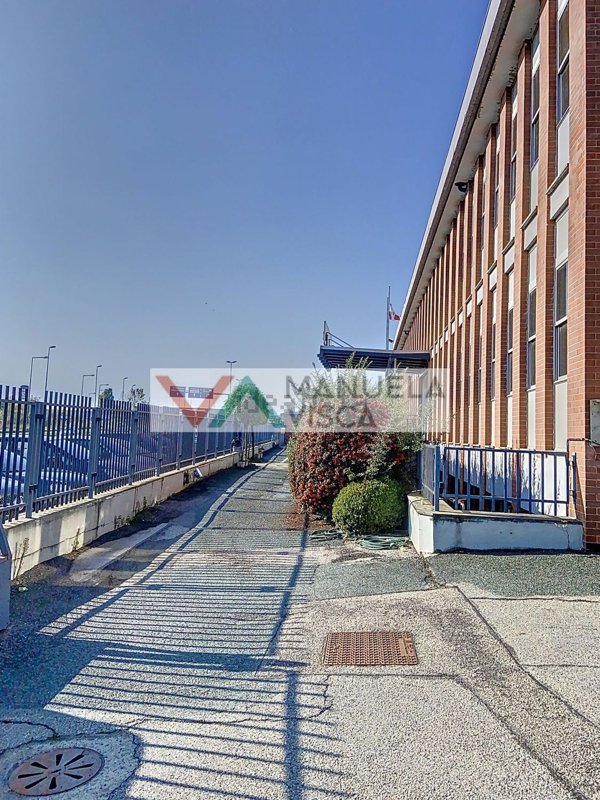 capannone in vendita ad Orbassano