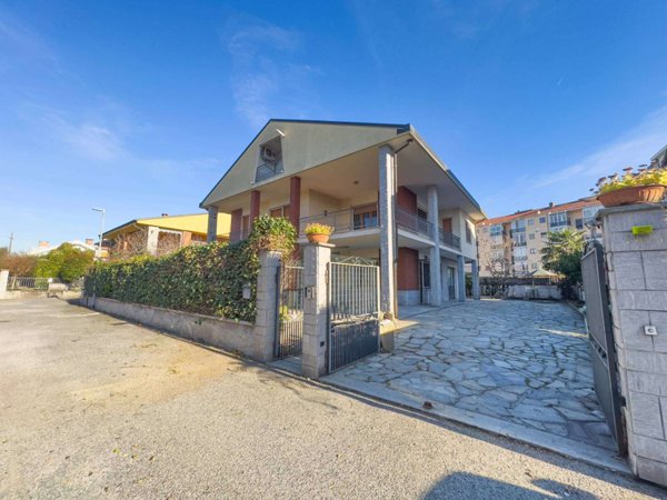 casa indipendente in vendita ad Orbassano